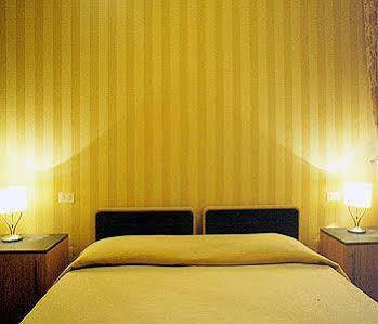 Lemon Garden Hotel Рим Екстериор снимка