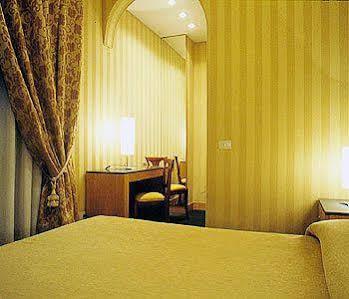 Lemon Garden Hotel Рим Екстериор снимка
