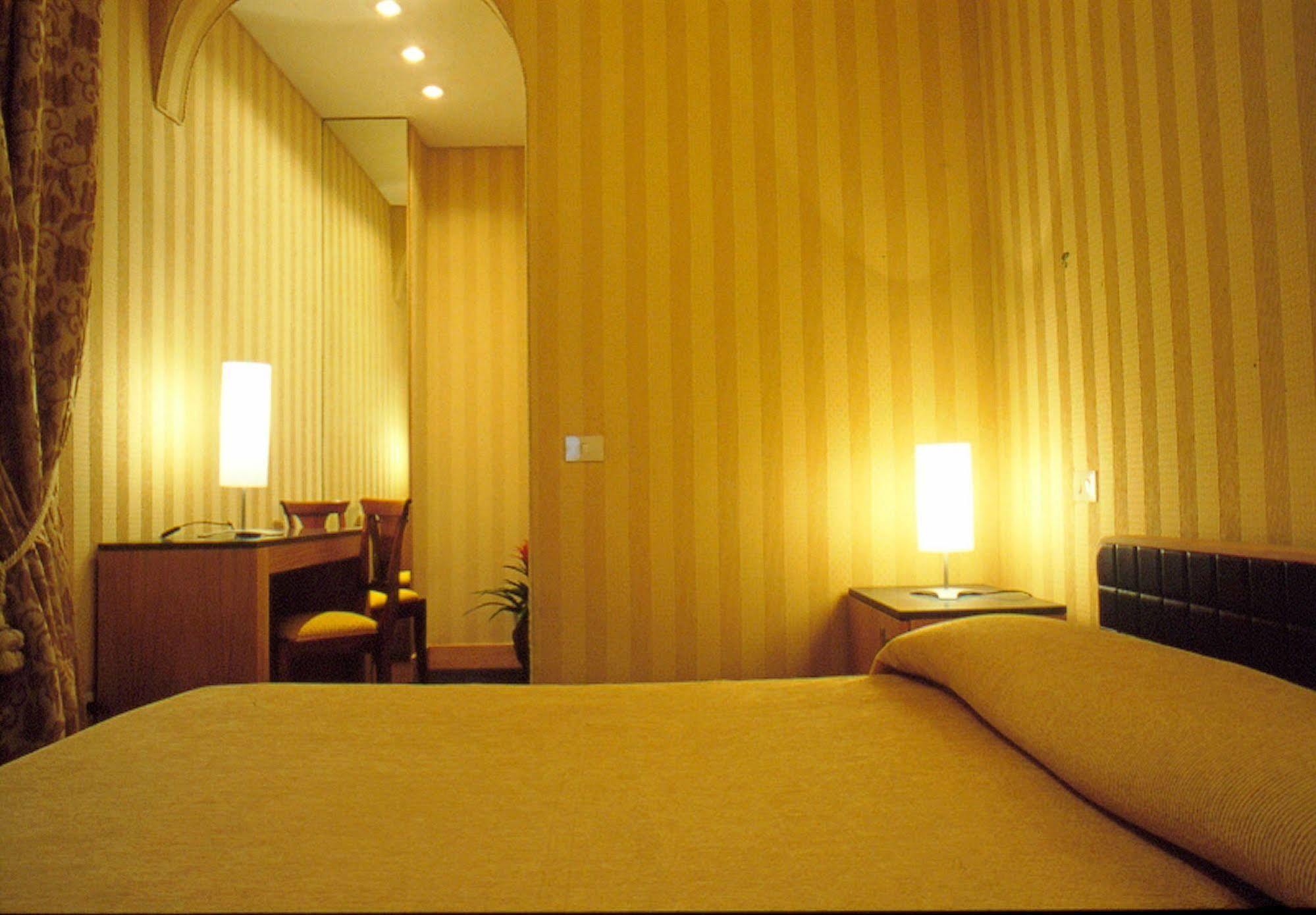 Lemon Garden Hotel Рим Екстериор снимка