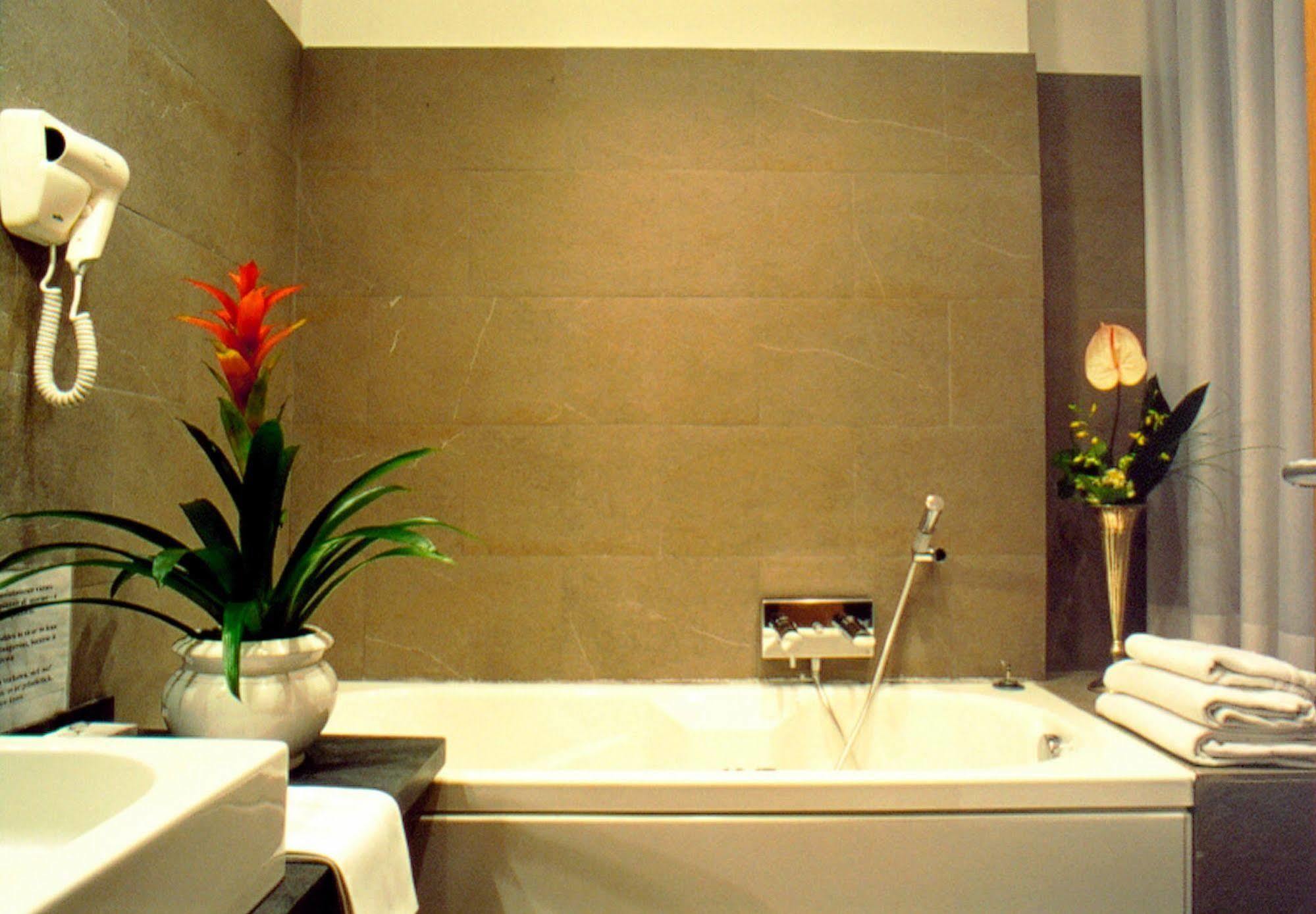 Lemon Garden Hotel Рим Екстериор снимка
