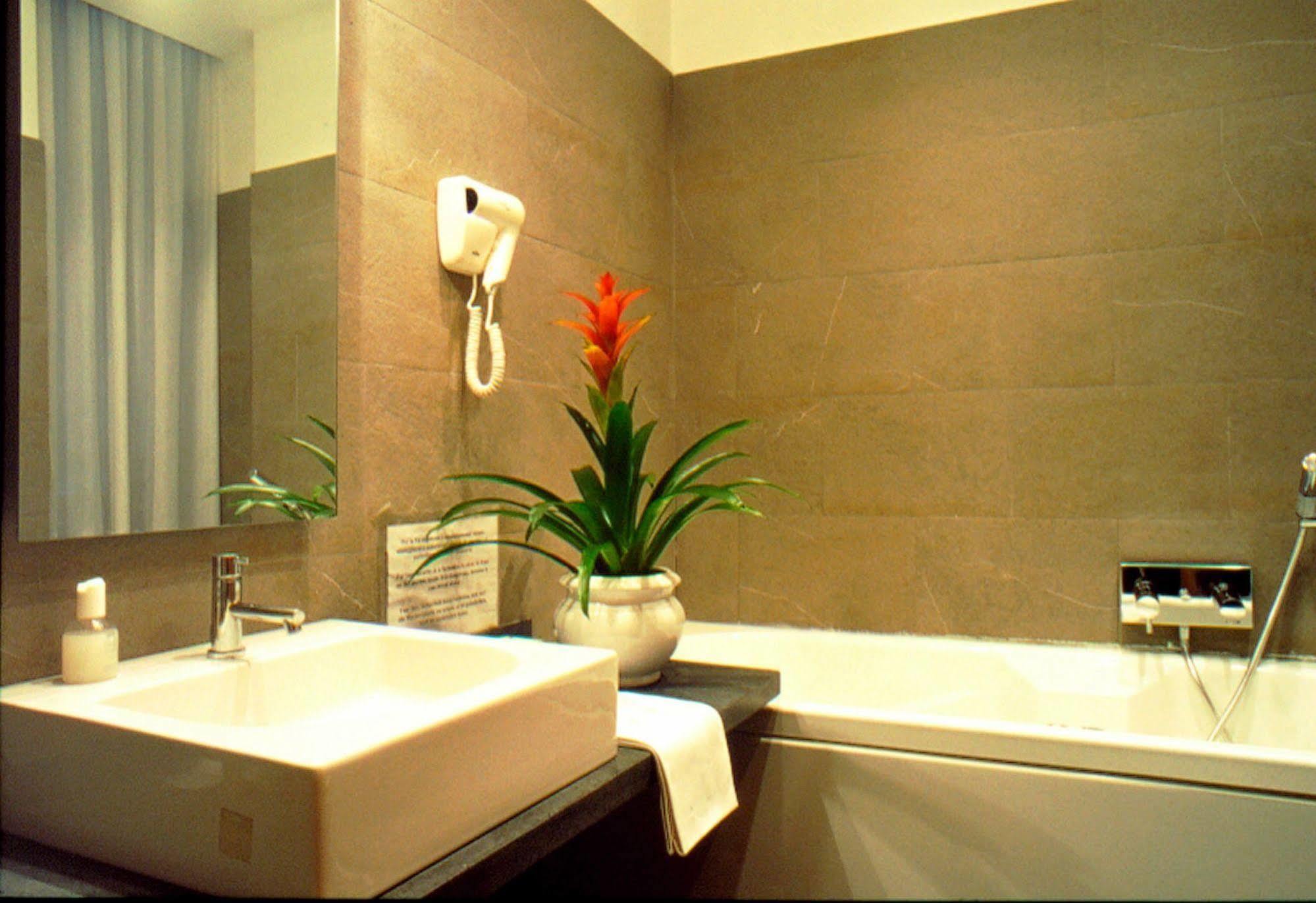 Lemon Garden Hotel Рим Екстериор снимка